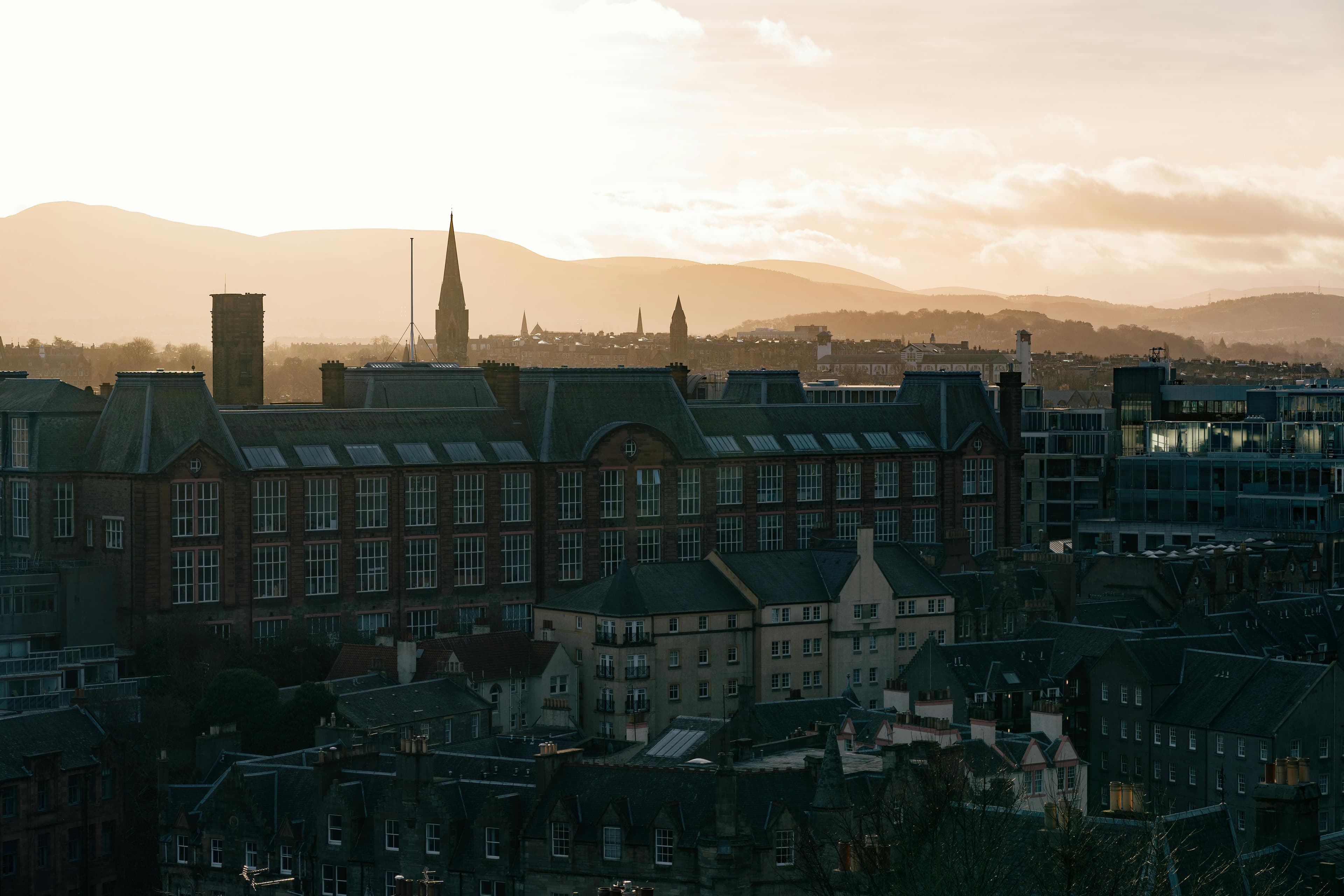 Cheap flights from London to Edinburgh